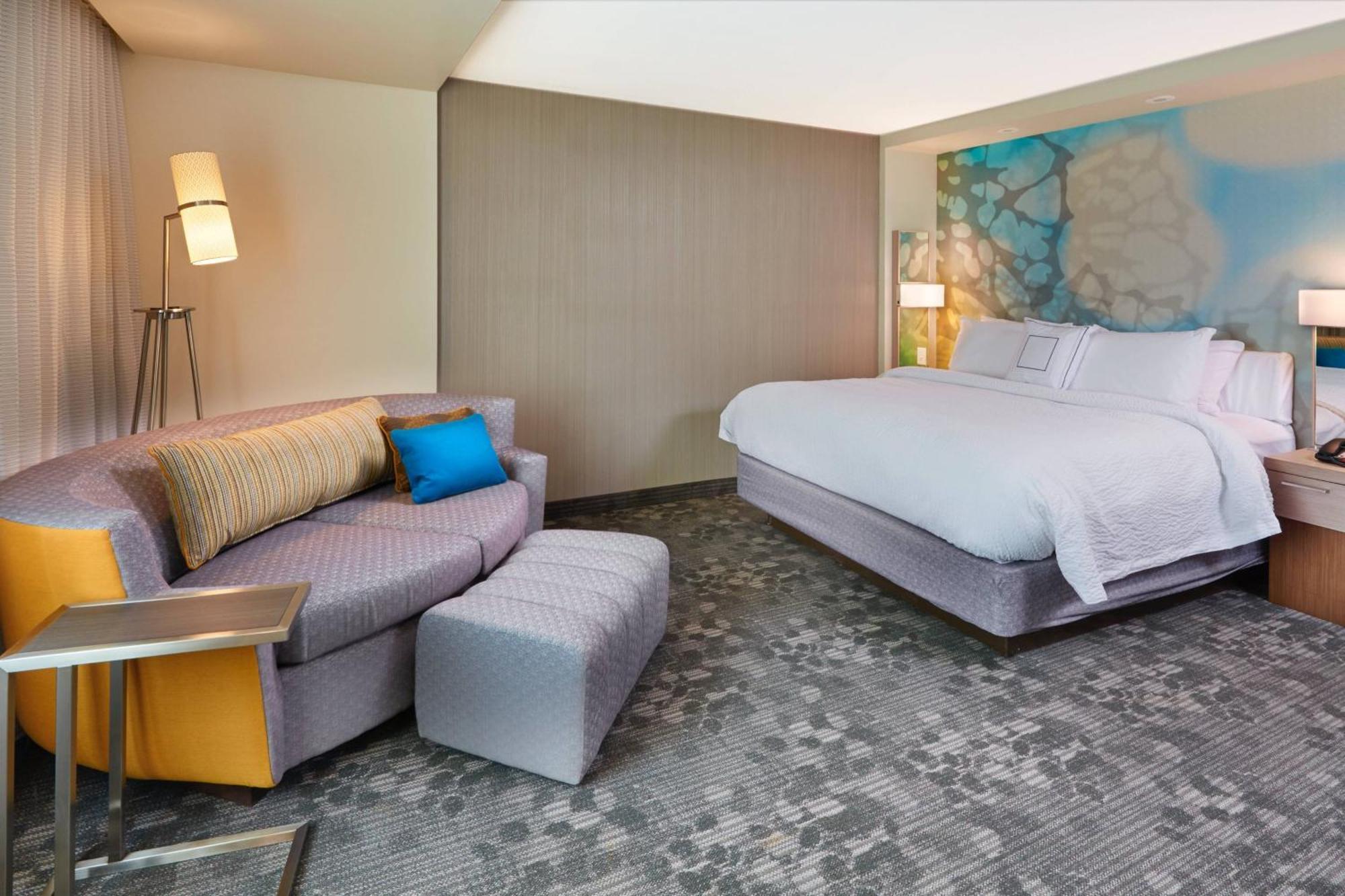 Courtyard By Marriott Rome Hotel Exterior photo