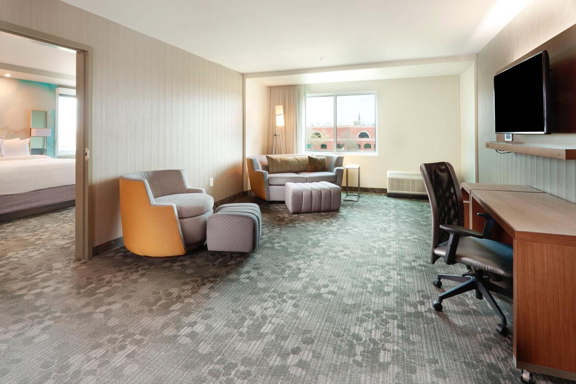 Courtyard By Marriott Rome Hotel Exterior photo